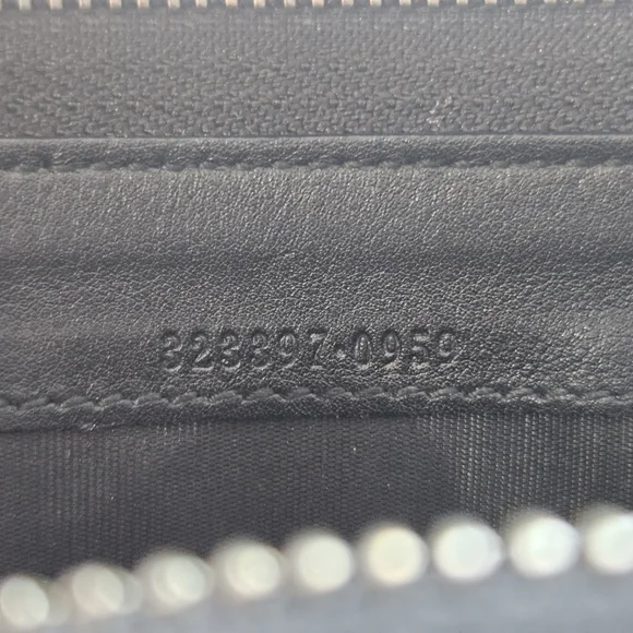 EUC GUCCI Guccissima Black Embossed Zip Wallet